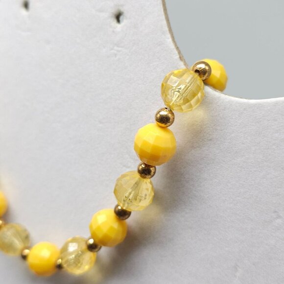Vintage Yellow Acrylic Beaded Necklace Faceted Gold-Toned Accents 15" Length - Picture 3 of 5